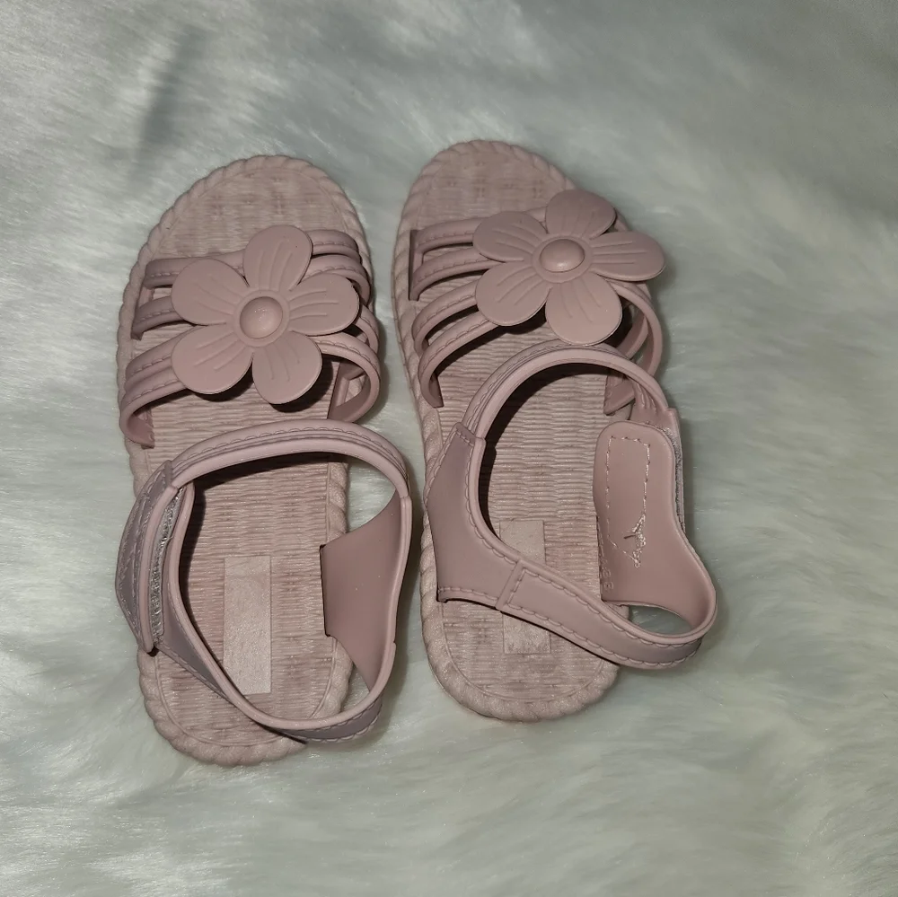 NWOT !! TODDLER SANDALS - Picture 2 of 7